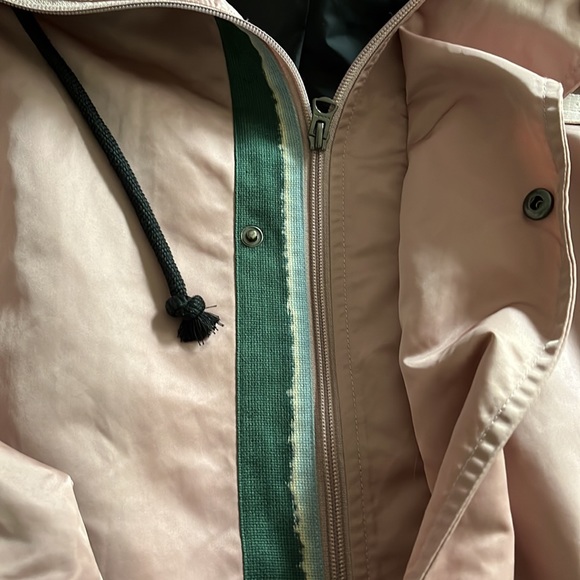 Acne Studio FACE PATCH WATER RESISTANT HOODED PARKA IN Dusty Rose - Picture 4 of 8